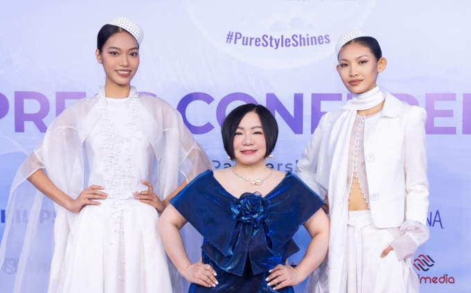 Bà Trang Lê - Chủ tịch tuần thời trang (giữa) bên Quán quân Vietnams Next Top Model 2025 Lại Mai Hoa (trái) và Quán quân The Face Vietnam 2023 Huỳnh Tú Anh trong buổi họp báo. Ảnh: MultiMedia