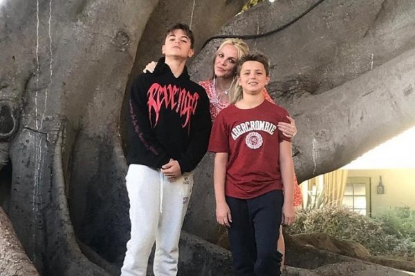 Britney Spears: Chồng cũ nói cô không còn gặp con