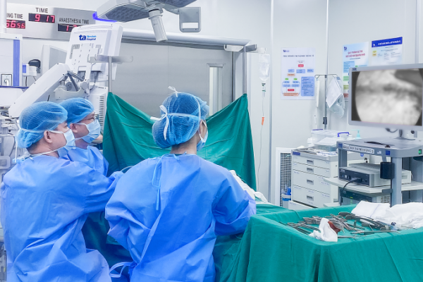 Ung thư vú: Mổ nội soi đoạn nhũ và tái tạo ngực