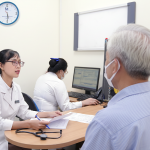Nhận biết dấu hiệu hạ huyết áp tư thế nhanh chóng