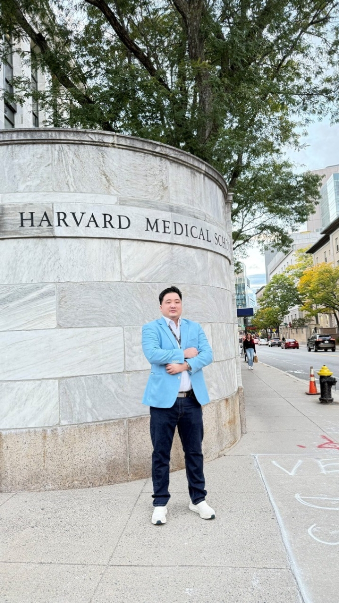 Sau khóa học tại Harvard, bác sĩ Giáp tái cấu trúc toàn bộ quy trình vận hành tại Phòng khám Dr. Nguyên Giáp. Ảnh: Dr. Nguyên Giáp