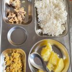 Bữa ăn bán trú 25k: Ít thịt, canh loãng, nấu ẩu?