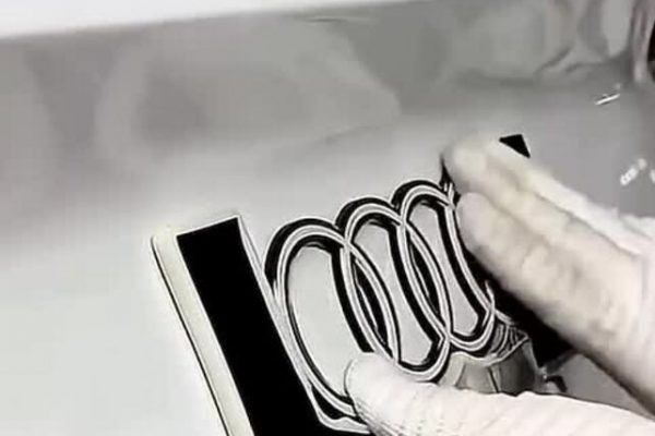 Hướng dẫn gắn logo ô tô chuẩn xác, đẹp mắt