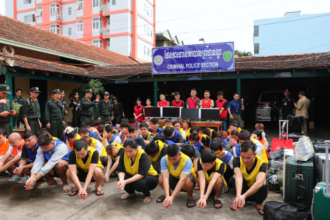 Các nghi phạm bị bắt giữ tại Campuchia. Ảnh: Linh Đan