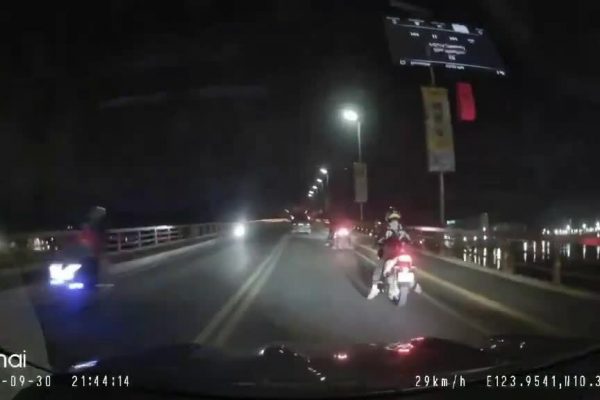 Động đất Philippines: Cầu vượt biển rung lắc mạnh