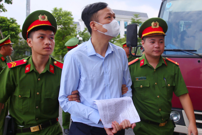 Bị cáo Lê Ô Pích, cựu Phó chủ tịch UBND tỉnh Bắc Giang bị tuyên 3 năm tù song không kháng cáo. Ảnh: Phạm Dự