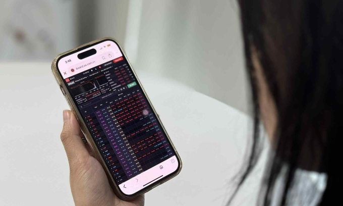 Cổ phiếu đồng loạt giảm trong phiên chứng khoán mất hơn 94 điểm. Ảnh: Trọng Hiếu