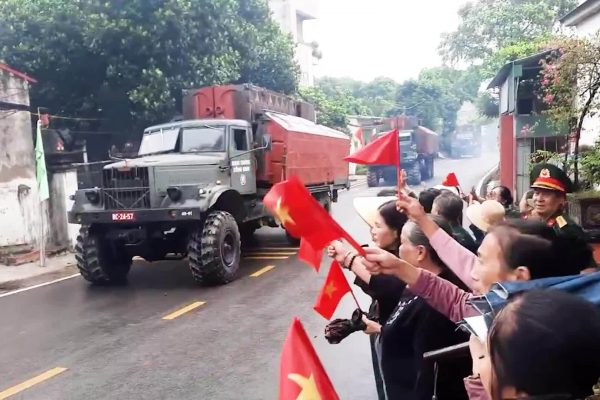Thu hồi cầu phao Phong Châu: Công binh chia tay Phú Thọ