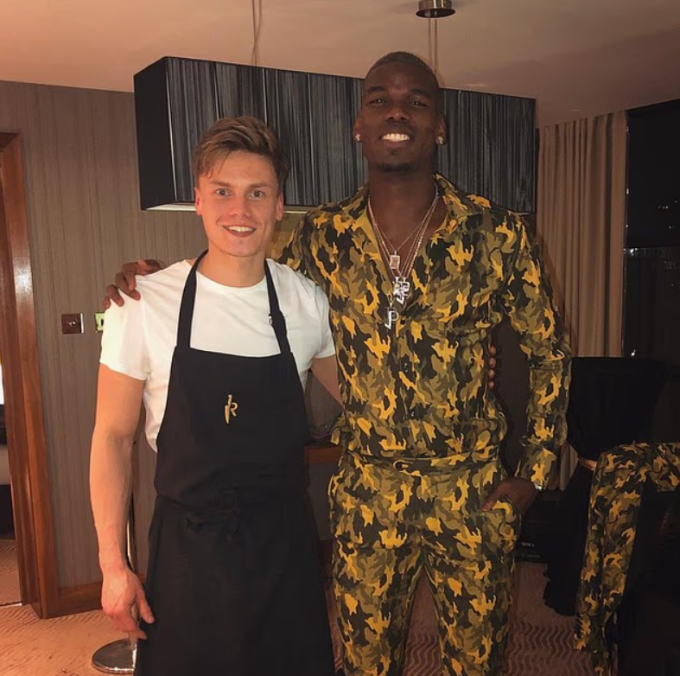 Jonny Marsh nấu ăn trong bữa tiệc sinh nhật của Paul Pogba.