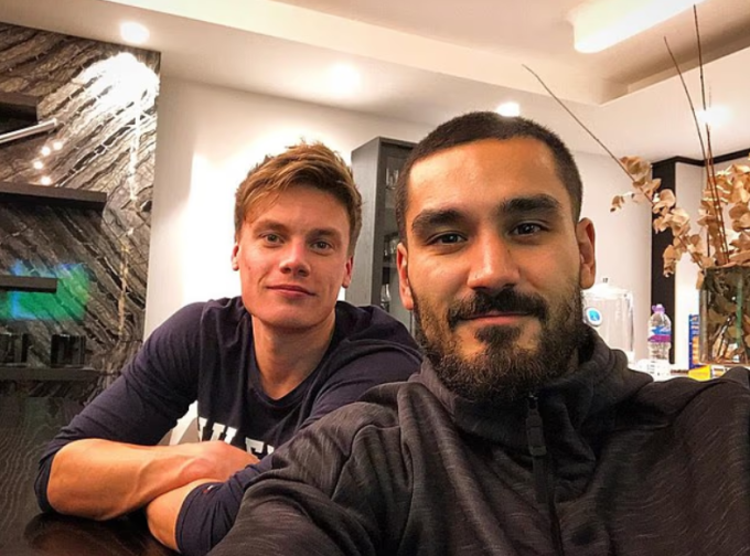 Jonny Marsh trở thành người bạn thân thiết với cựu tiền vệ Man City, Ilkay Gundogan.