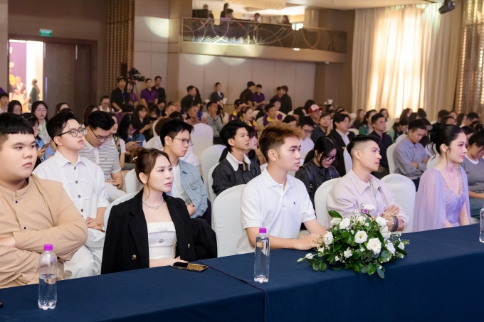 Sự kiện ra mắt Xe Ghép Moovtek có sự tham dự của các đối tác truyền thông, các nhà sáng tạo nội dung, đại diện thương hiệu là nhạc sĩ, ca sĩ Bùi Công Nam, khách hàng và đông đảo người hâm mộ. Ảnh: Moov