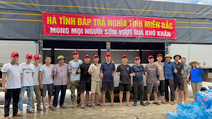 Đoàn cùa anh Dương Đình Hiếu, 34 tuổi, ở Hà Tĩnh đến tiếp tế tại Thái Nguyên, ngày 13/10. Ảnh: Nhân vật cung cấp