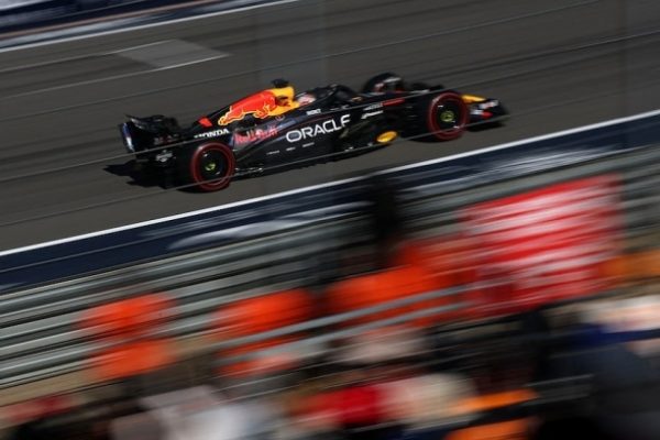 Verstappen áp sát McLaren: Gay cấn cuộc đua vô địch