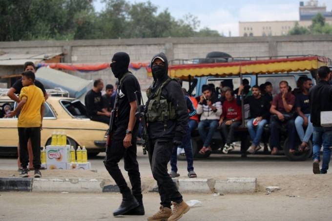 Các thành viên lực lượng an ninh nội bộ Hamas tại trại tị nạn Nuseirat ở miền trung Gaza hôm 12/10. Ảnh: AFP