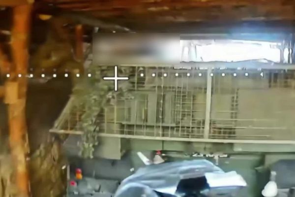 Drone cáp quang Nga luồn lưới, tập kích pháo triệu USD của Ukraine