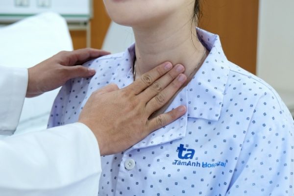 Cơn bão giáp: Nguyên nhân, triệu chứng và cách điều trị