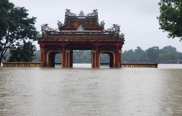 Huế: Di tích đóng cửa do lũ lụt nghiêm trọng