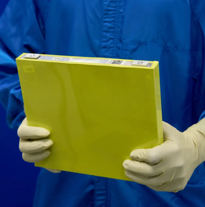 Phát triển pin xe điện tại Trung tâm Đổi mới sáng tạo Pin của GM. Ảnh: GM