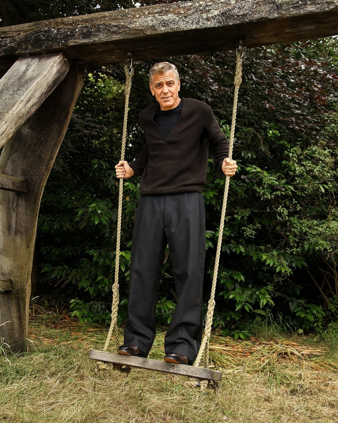 George Clooney trên tạp chí Esquire tháng 10. Ảnh: Esquire