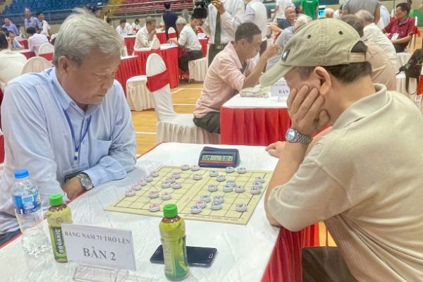 Giải cờ tướng quốc gia: Kỳ thủ 85 tuổi tranh tài