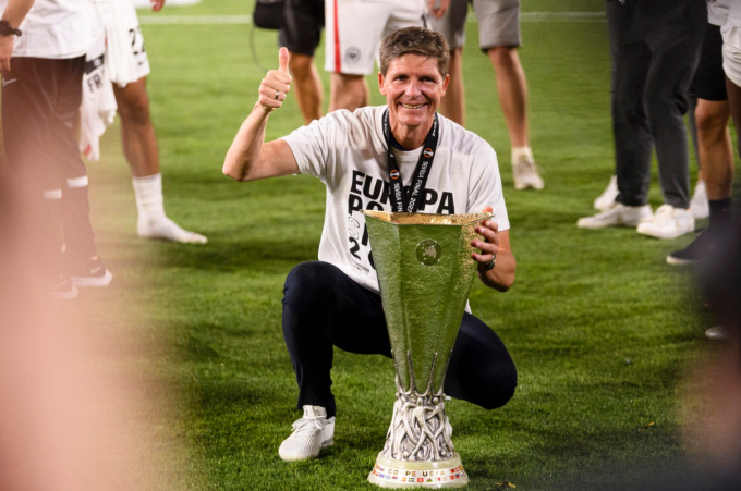 HLV Oliver Glasner cùng Eintracht Frankfurt vô địch Europa League mùa 2021-2022. Ảnh: Eurasia Sport Images
