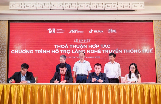 Doanh nghiệp mang đến những giá trị bền vững cho cộng đồng bằng chuỗi hoạt động và dự án thiết thực. Ảnh: J&T Express