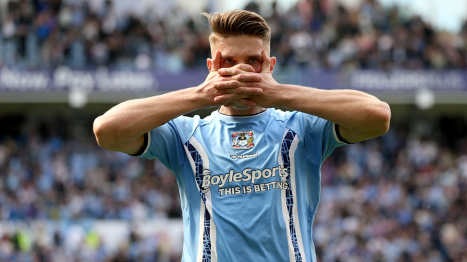 Victor Gyokeres mừng bàn khi còn khoác áo Coventry City. Ảnh: Sky Sports