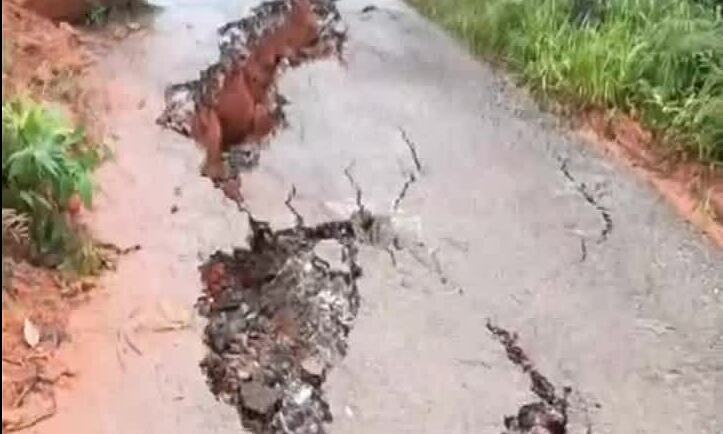 Hai vết nứt kéo dài gần hiện trường tìm kiếm nạn nhân