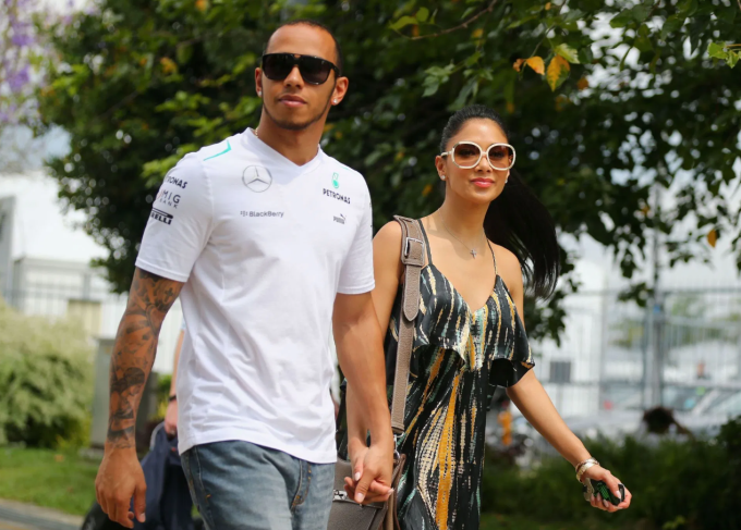 Lewis Hamilton từng hẹn hò Nicole Scherzinger, cựu thành viên nhóm nhạc The Pussycat Dolls.