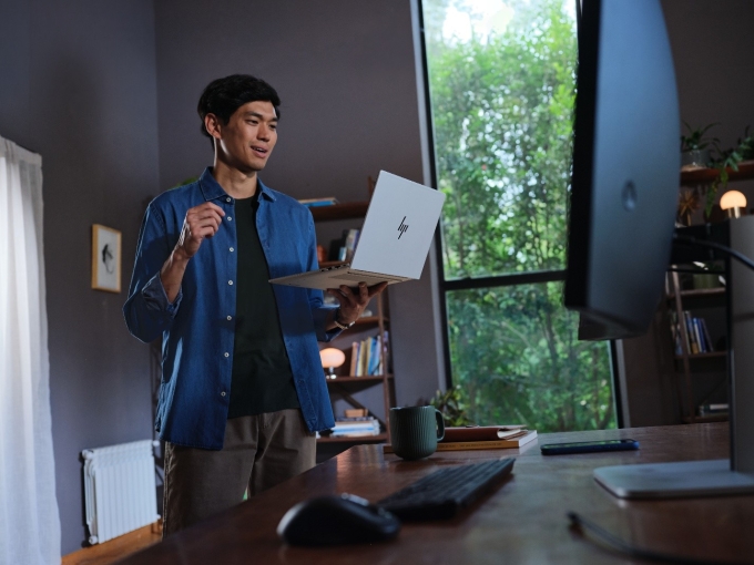 EliteBook X G1a tích hợp hai tính năng Poly Camera Pro và Poly Studio, hỗ trợ làm việc hybrid toàn diện. Ảnh: HP