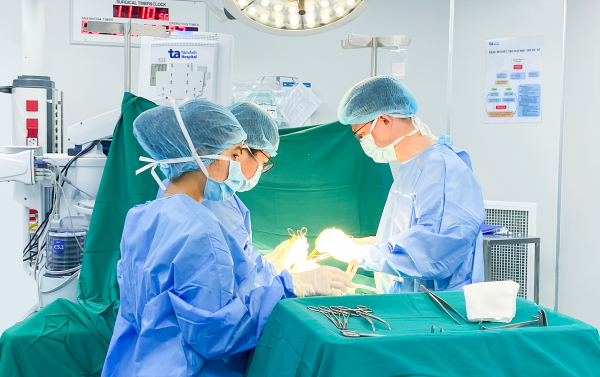Vỡ túi ngực sau 14 năm nâng ngực: Cảnh báo phẫu thuật thẩm mỹ