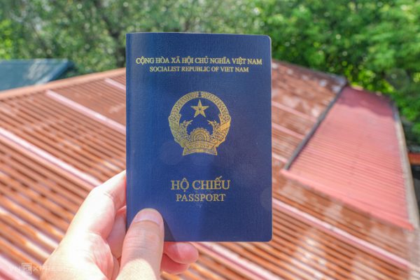 Hộ chiếu Việt Nam giảm 8 bậc trên bảng xếp hạng hộ chiếu thế giới
