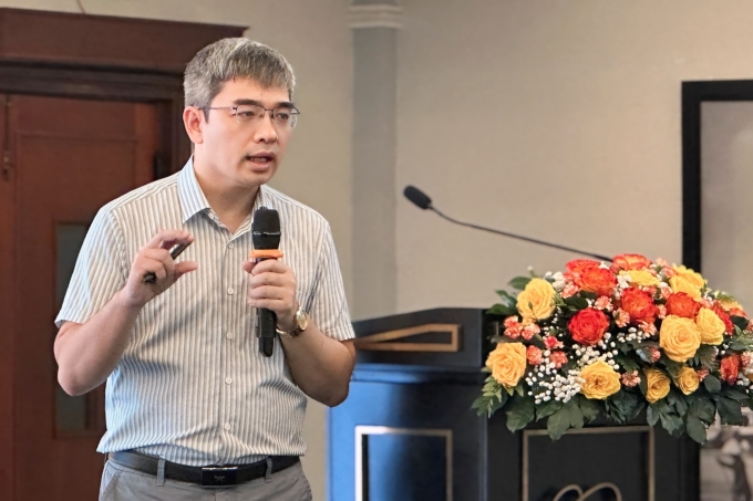 Ông Ngọc Anh chia sẻ câu chuyện ứng dụng AI tại sự kiện. Ảnh: Mai Nhật