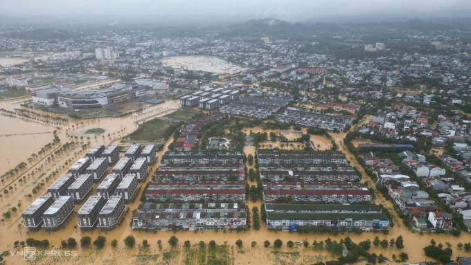 Khu đô thị mới An Cựu ở TP Huế sáng nay ngập khoảng 0,5 m. Ảnh: Võ Thạnh