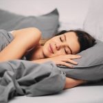 Giáo sư Harvard: Những sai lầm phổ biến về giấc ngủ cần tránh