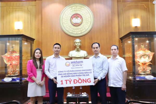 Diana Unicharm: 30.000 sản phẩm vệ sinh hỗ trợ vùng bão lũ