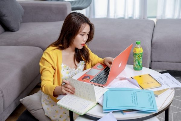 Bí quyết giảm căng thẳng cho sinh viên năm nhất: Chia sẻ từ người trong cuộc