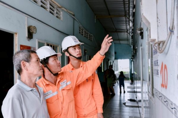 EVNSPC: Mẹo sử dụng điện an toàn mùa mưa cho khách hàng