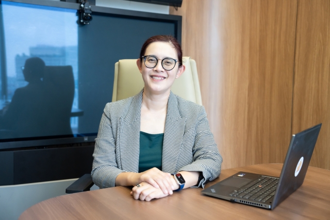 Bà Kartini Binte Abdul Rahman chia sẻ về chương trình đào tạo, học bổng cho sinh viên Việt Nam. Ảnh: Tùng Đinh