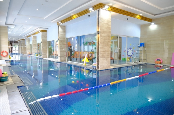 Khu bể bơi có nhiệt độ giữ ấm quanh năm. Ảnh: Lifeswim Riverside