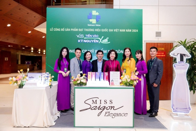 Đại diện công ty tại Lễ công bố sản phẩm đạt Danh hiệu Quốc gia 2024. Ảnh: SCC