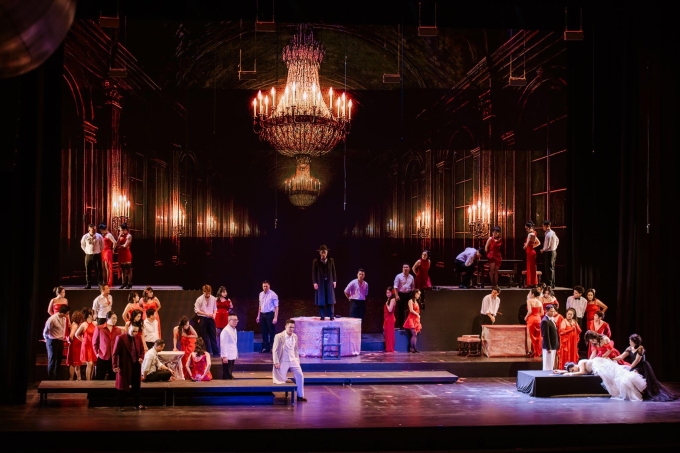 Vở diễn La Traviata được dàn dựng công phu. Ảnh: MSB