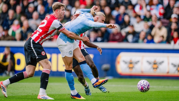 Haaland ghi bàn trong trận Man City hạ chủ nhà Brentford 1-0 ở vòng 7 Ngoại hạng Anh ngày 5/10. Ảnh: mancity.com