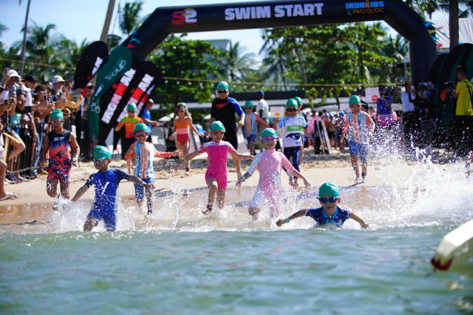 Du khách nhí tham gia cuộc thi Aquakids tại resort. Ảnh: InterContinental Phu Quoc Long Beach Resort