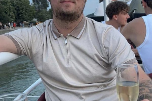 Bay từ Anh sang Italy ăn tối: Mẹo du lịch tiết kiệm