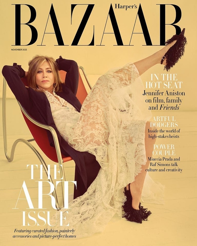 Jennifer Aniston trên bìa tạp chí Harpers Bazaar số tháng 11. Ảnh: Harpers Bazaar