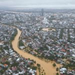 Long Châu trao người vùng lũ Huế một tấn thuốc, vật tư y tế