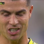 Ronaldo tự động viên: Khoảnh khắc gây chú ý trên sân cỏ