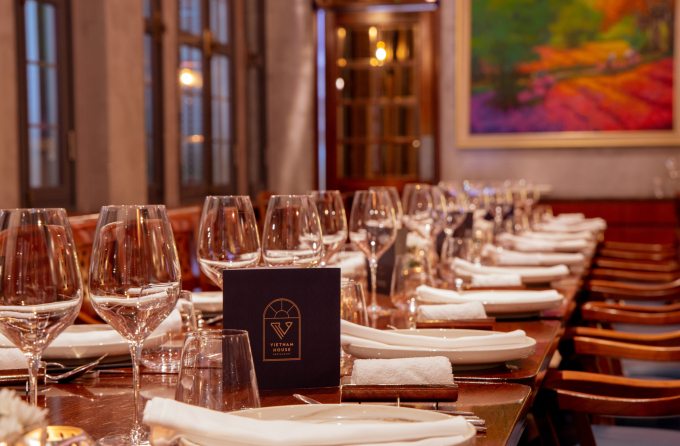 Bàn tiệc nhà hàng phù hợp với những cuộc gặp gỡ đối tác hay sự kiện doanh nghiệp. Ảnh: Vietnam House