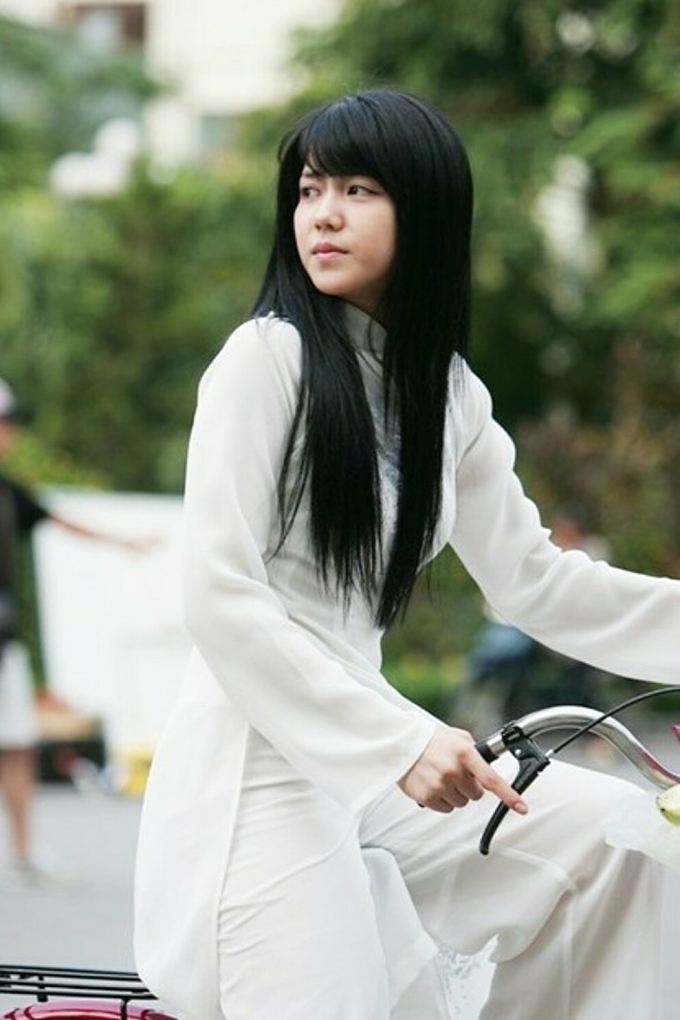 Kim Ok Bin đóng nữ sinh trong Cô dâu Hà Nội. Ảnh: SBS